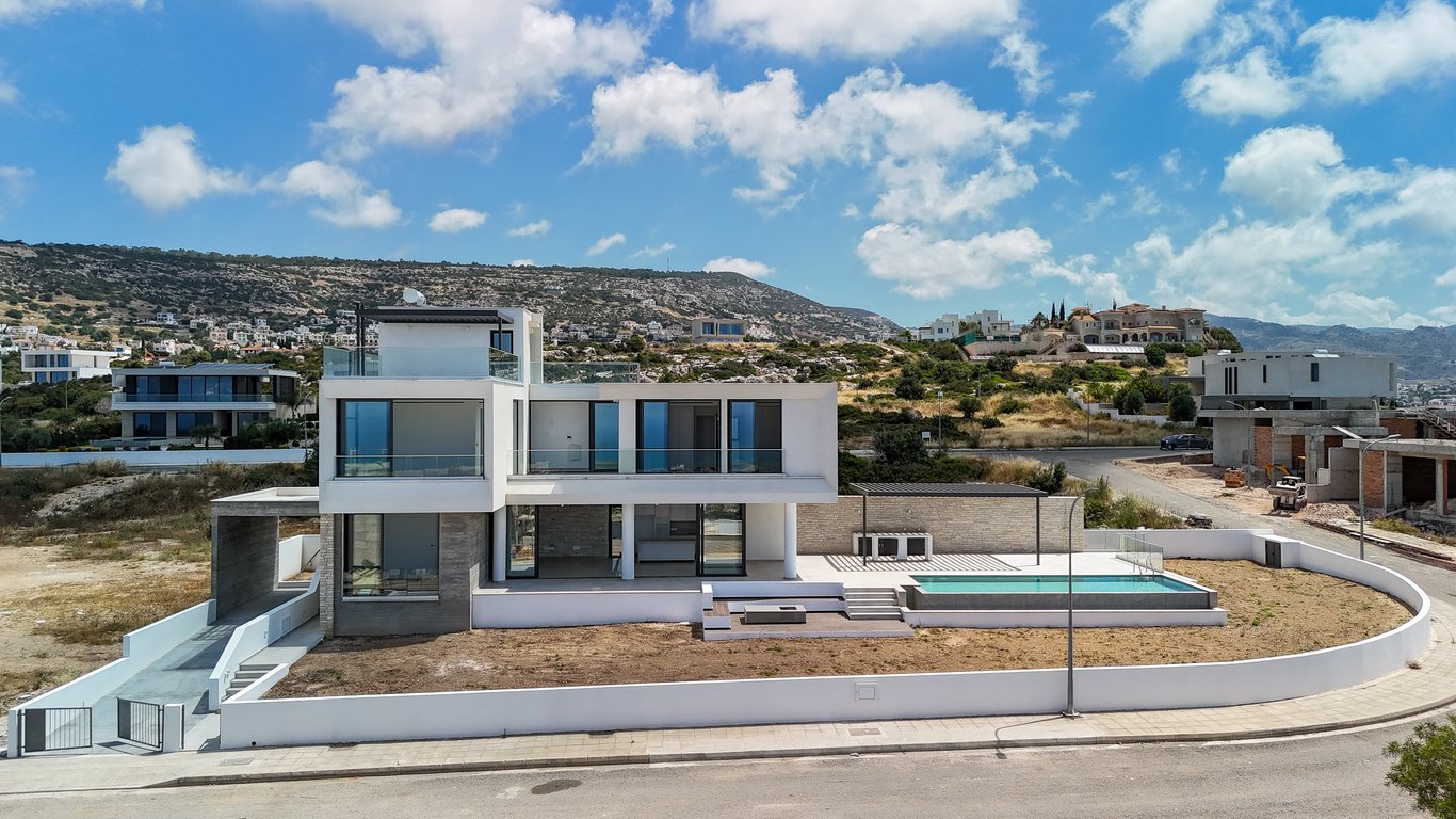 House in Pegeia - Image 2