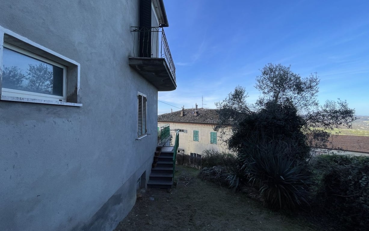 House in Allerona - Image 3