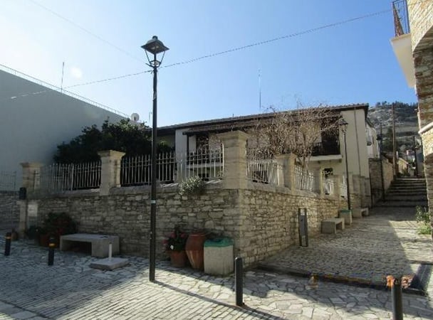 House in Pano Lefkara - view 1