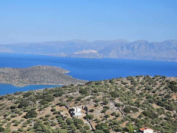 House in Agios Nikolaos - view 1