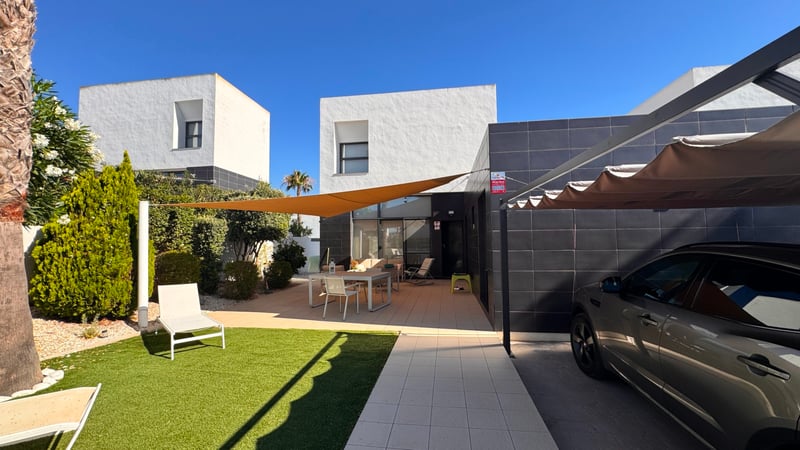 House in Algorfa - view 1