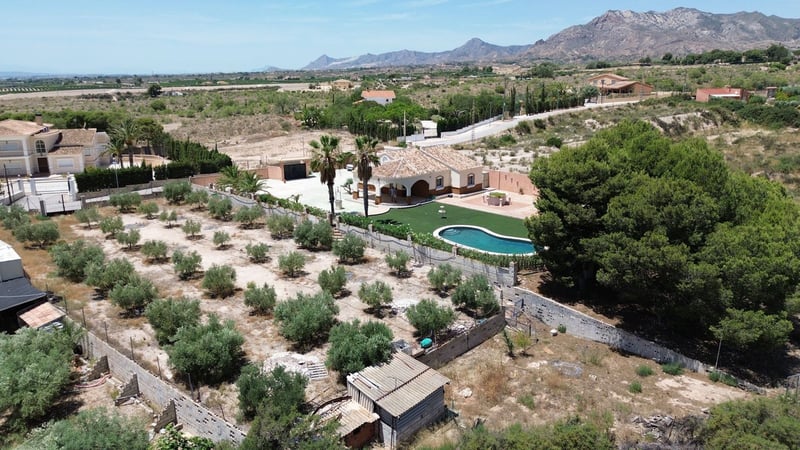 House in Albatera - view 1