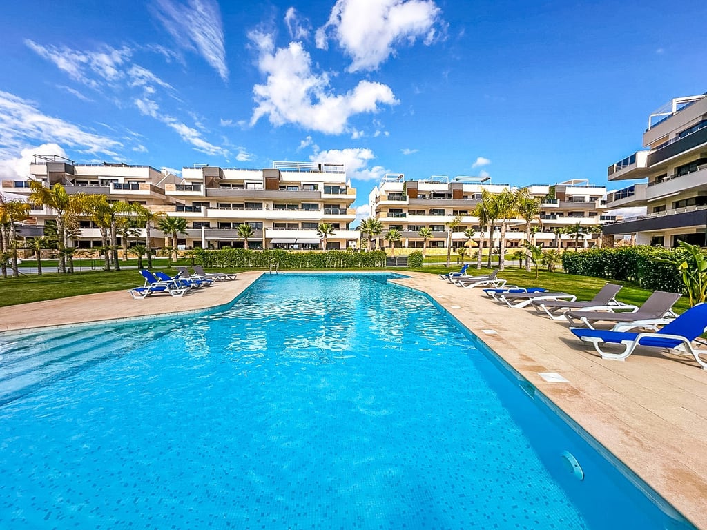 Apartment in Torrevieja - Image 2