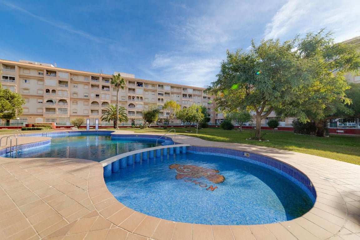 Apartment in Torrevieja - Image 2