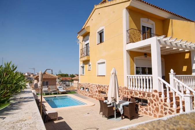 Villa in San Miguel de Salinas - view 1