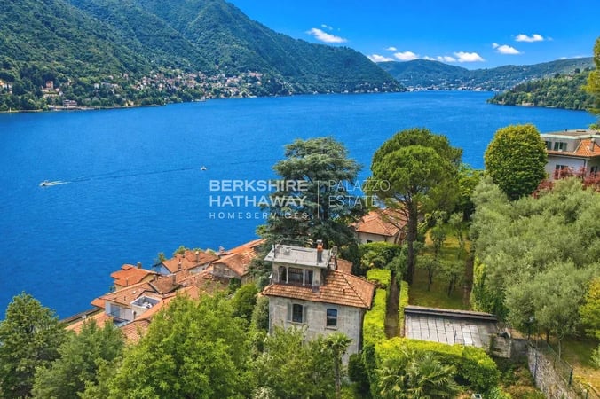 Villa in Moltrasio - view 1