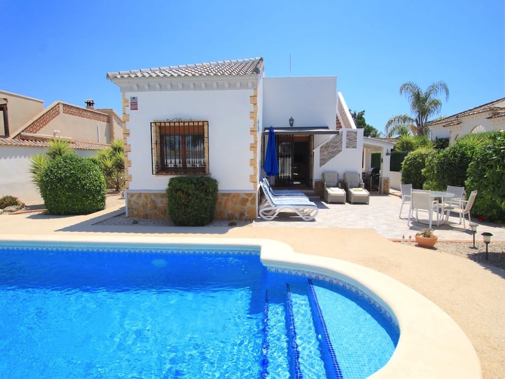 House in Formentera del Segura - Image 2