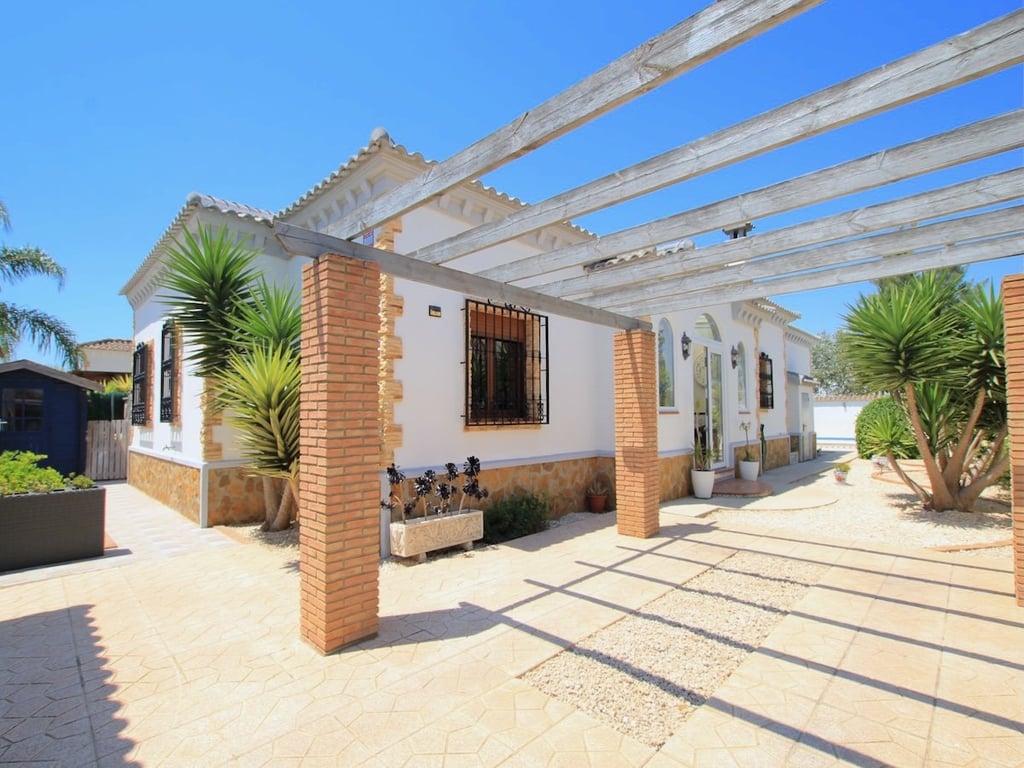 House in Formentera del Segura - Image 3