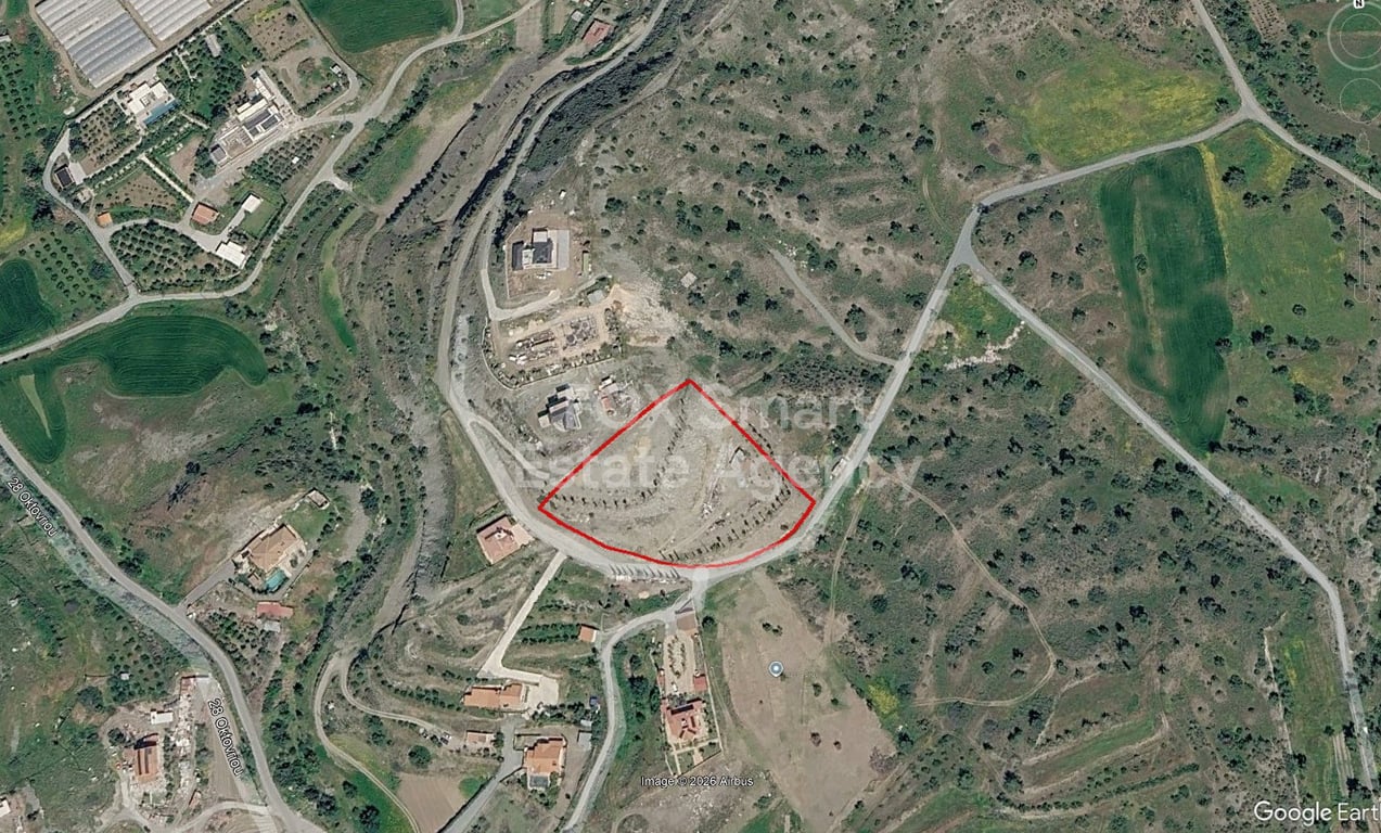 Land in Pyrgos - Image 2