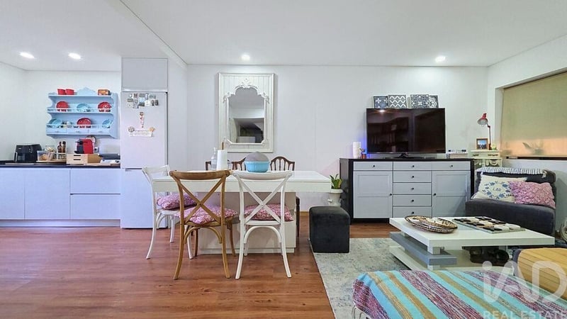 Apartment in Sao Vicente de Pereira Jusa - view 1