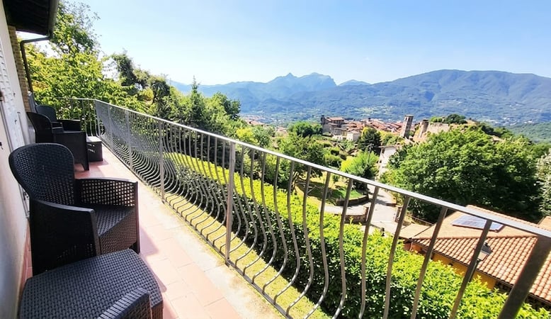 House in Castiglione di Garfagnana - view 1