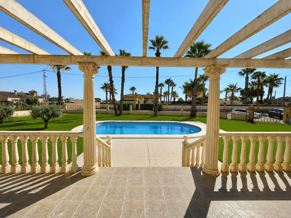 Villa in Alicante - view 1