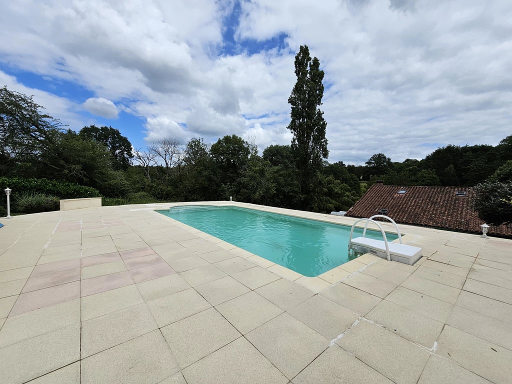House in Montemboeuf - Image 2