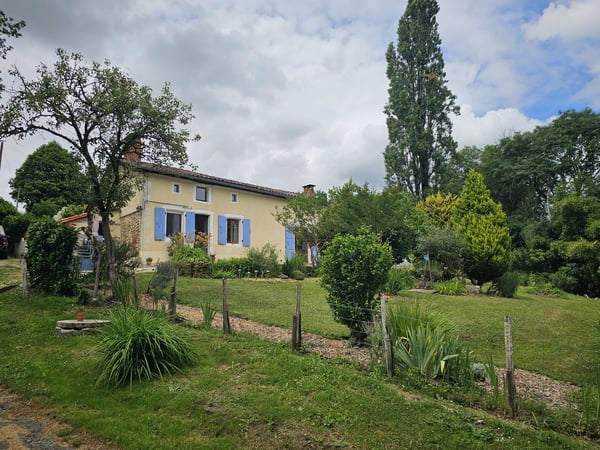 House in Montemboeuf - view 1
