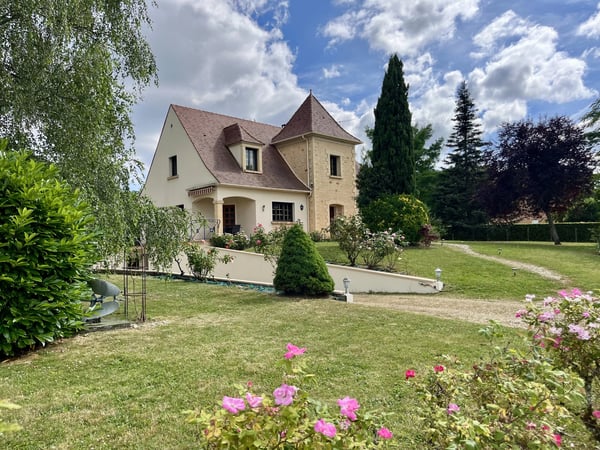 House in Saint-Sulpice-de-Roumagnac - view 1