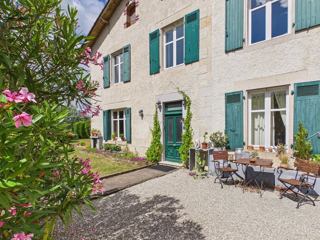 House in Benest