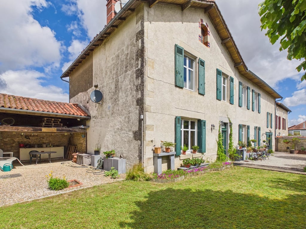 House in Benest - Image 2