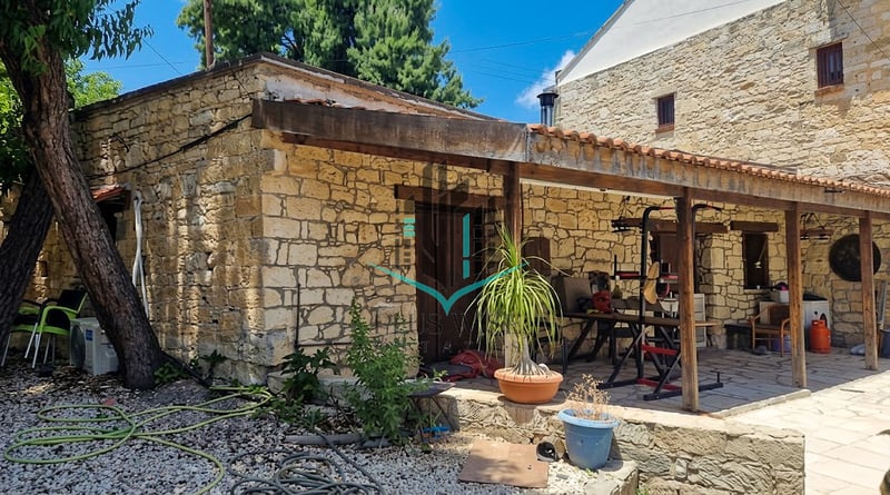 House in Omodos - view 1