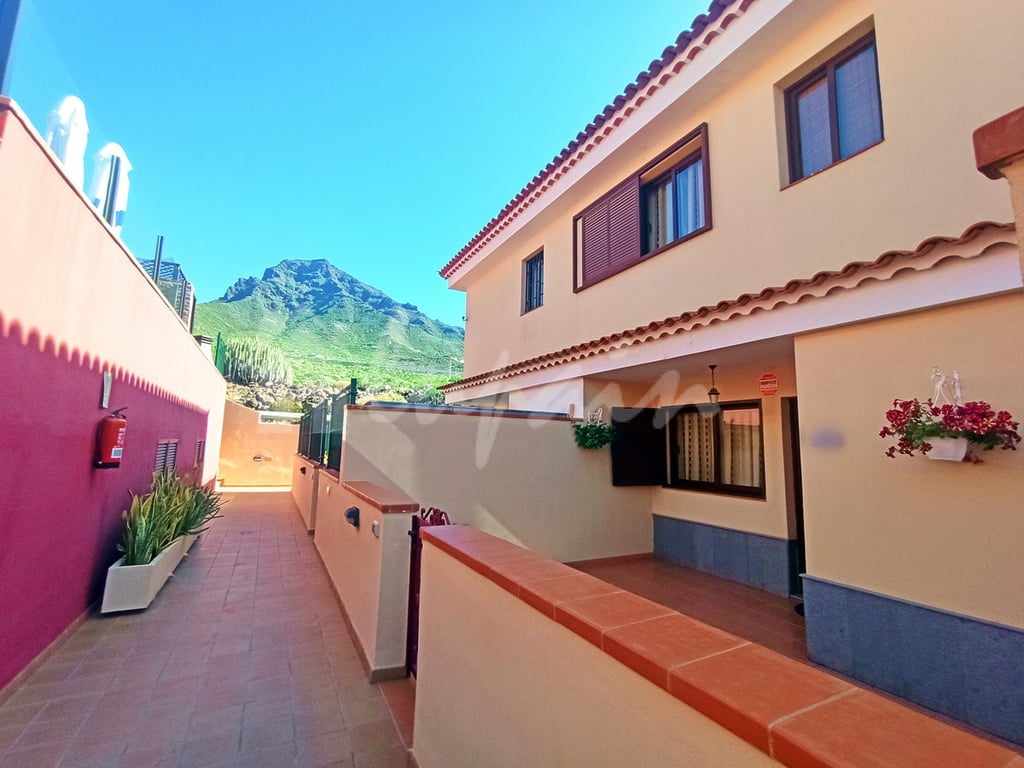 House in Costa Adeje - Image 2