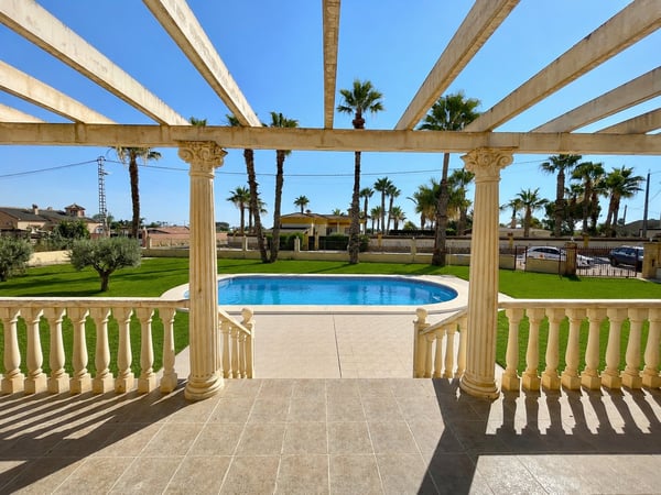 Villa in Catral - view 1