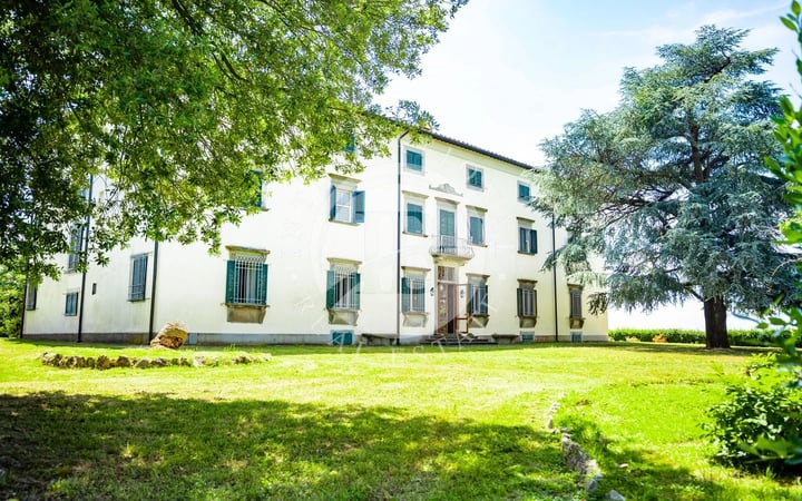 Villa in Castelfranco di Sotto - view 1