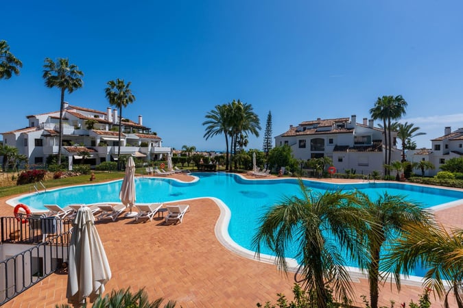 Apartment in Nueva Andalucia - view 1