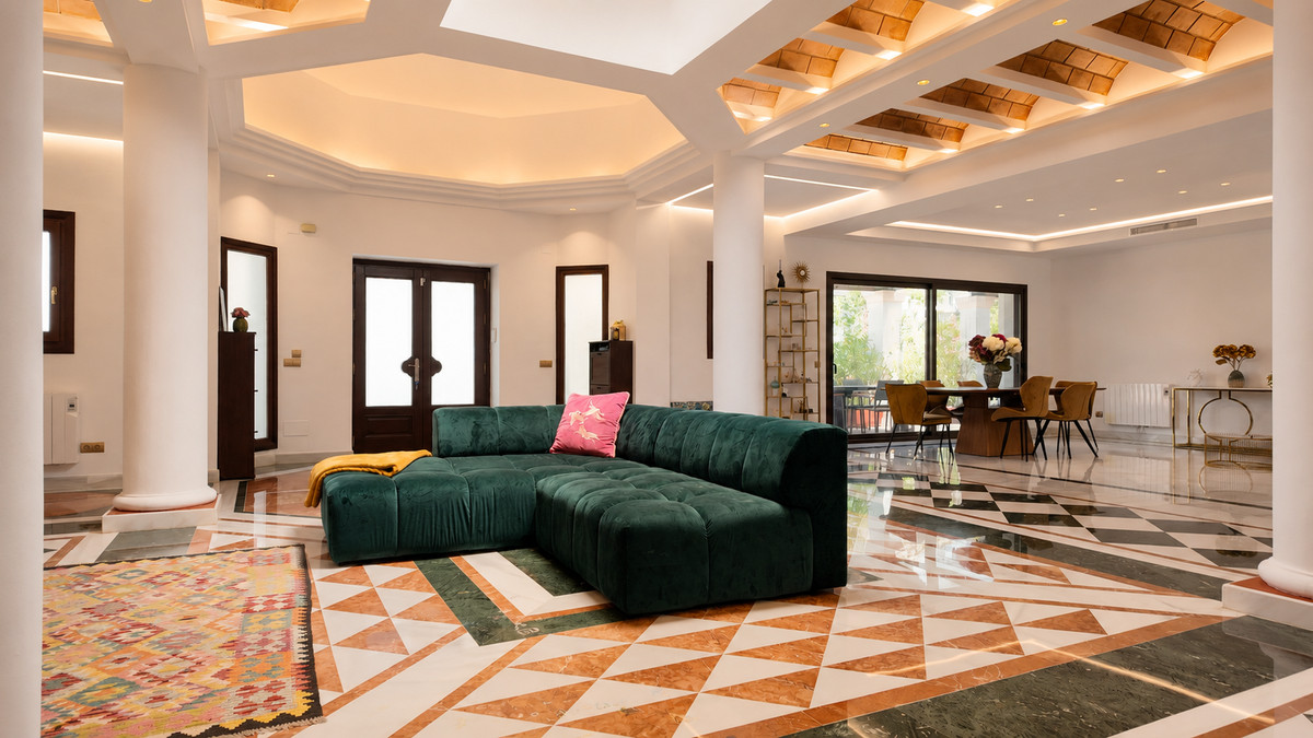 Villa in Nueva Andalucia