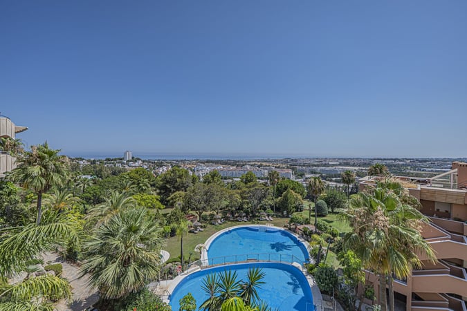 Apartment in Nueva Andalucia - view 1