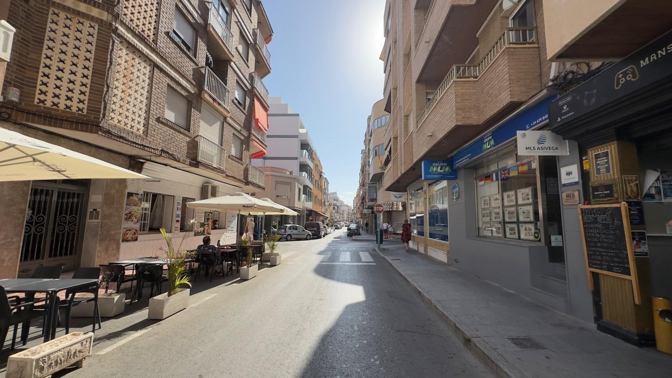 Apartment in Torrevieja - Image 3
