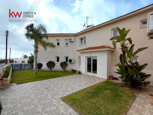 House in Emba - view 1