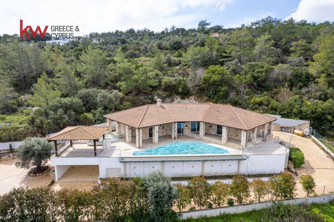 House in Neo Chorio - view 1