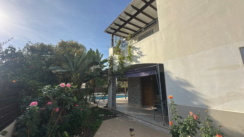 House in Emba - view 1