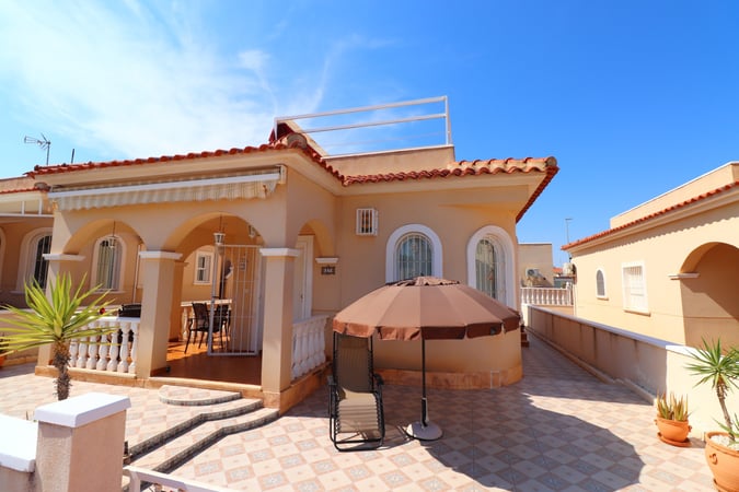 House in Algorfa - view 1