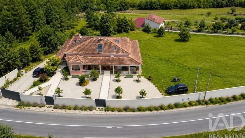 House in Lousa - view 1