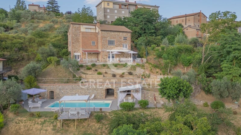 House in Ficulle - view 1