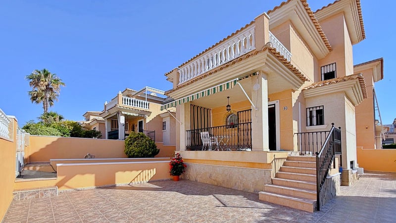 Villa in Urbanizacion los Balcones - view 1