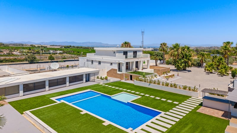 House in Los Montesinos - view 1