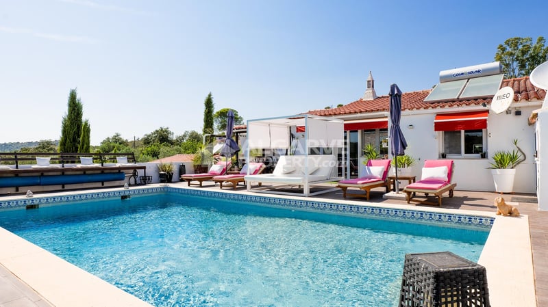 Villa in Salir - view 1