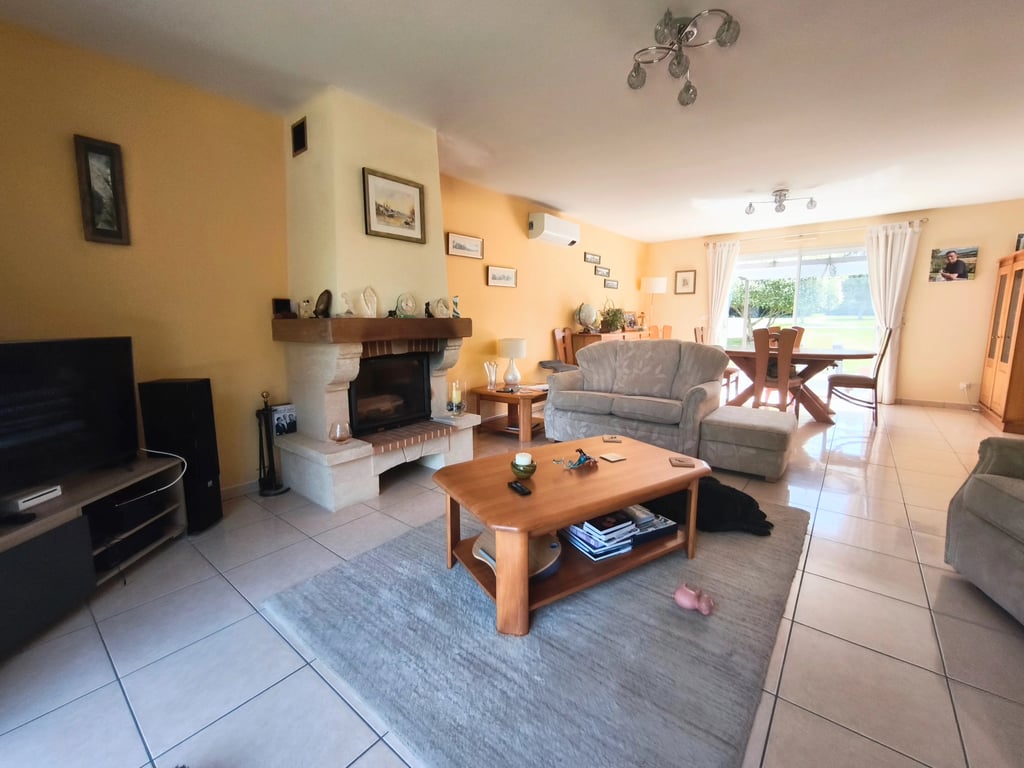 House in Parthenay - Image 3