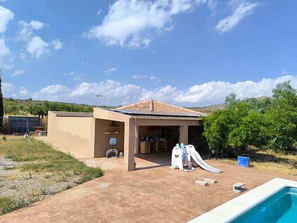 House in Caudete - view 1