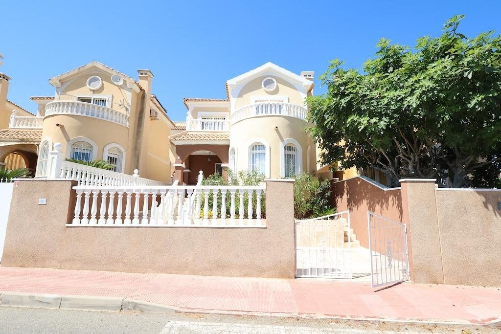 Villa in Playa Flamenca - Image 2