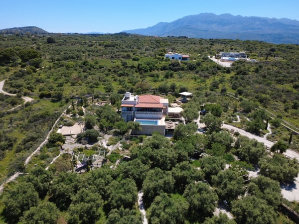 Villa in Vamos - view 1