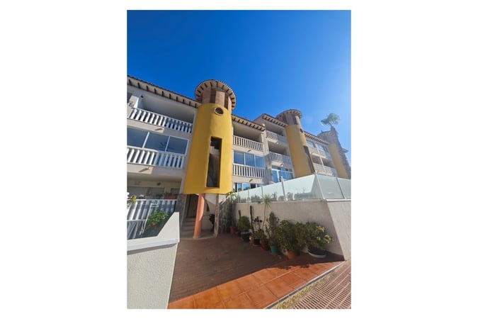 Apartment in Dehesa de Campoamor - view 1