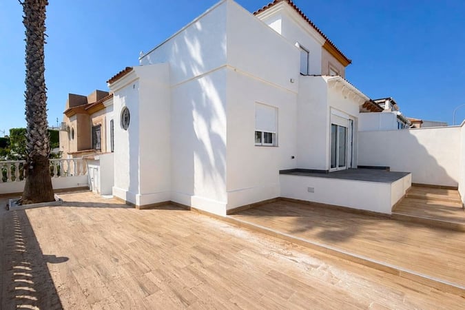 House in Dehesa de Campoamor - view 1