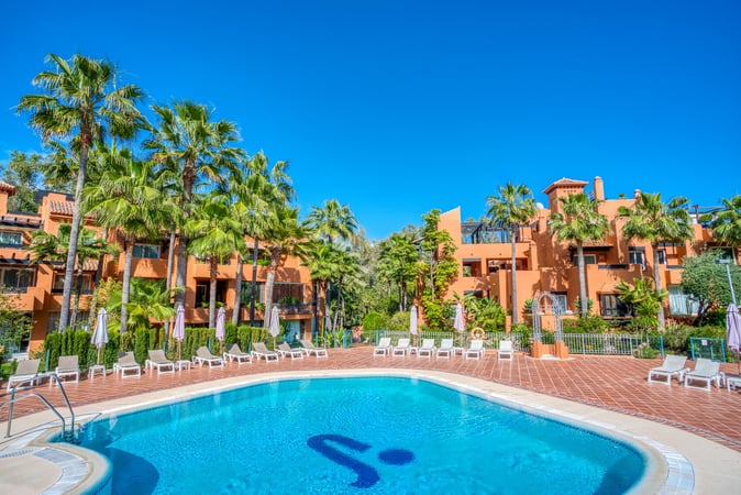 Apartment in Nueva Andalucia - view 1