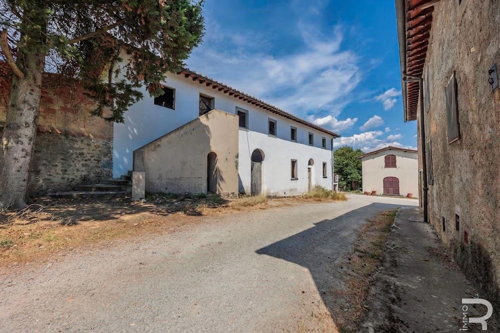 House in Borgo San Lorenzo - Image 3