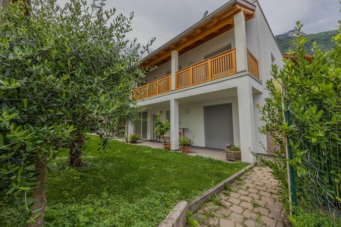 House in Termeno sulla strada del vino/Tramin an der Weinstrasse - view 1