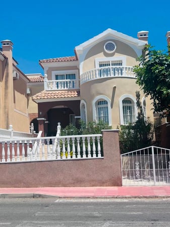 Villa in Urbanizacion los Balcones - view 1