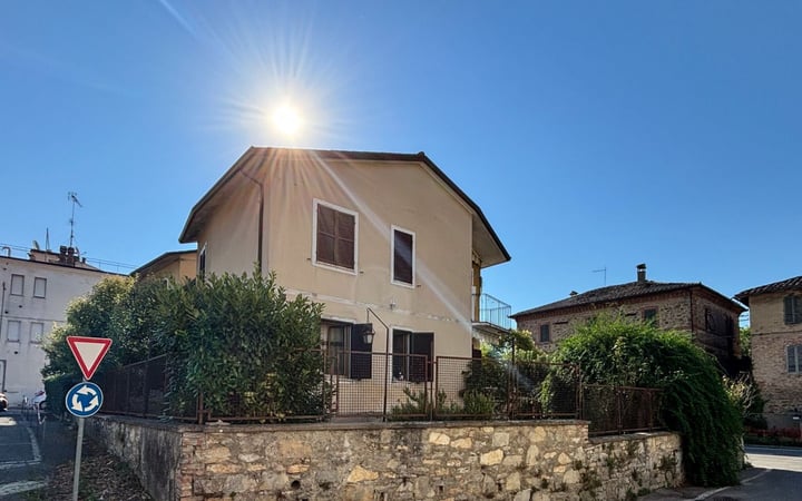 House in Tavernelle - view 1
