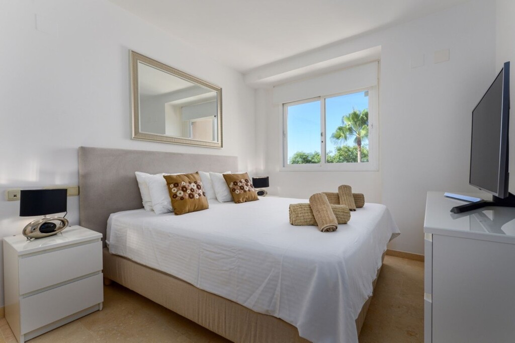 Apartment in Elviria - Image 3